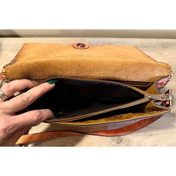 NWOT Patricia Nash 100% Leather Metallic Embossed Detailing Crossbody Purse - Picture 7 of 15